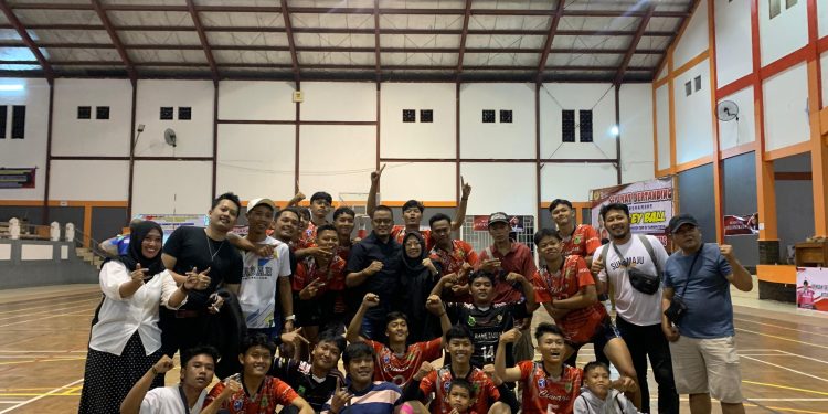 Tim Volley Ball Putra menang 3-2 Lawan Kecamatan Kadugede