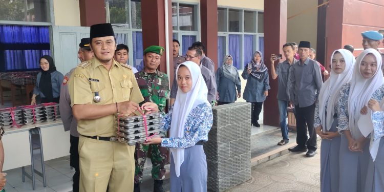 LAUNCHING MAKAN BERGIZI GRATIS (MBG) DI WILAYAH KECAMATAN CIWARU